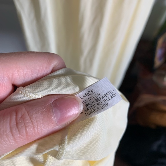 Shadowline pale yellow Nightgown set - Picture 13 of 15